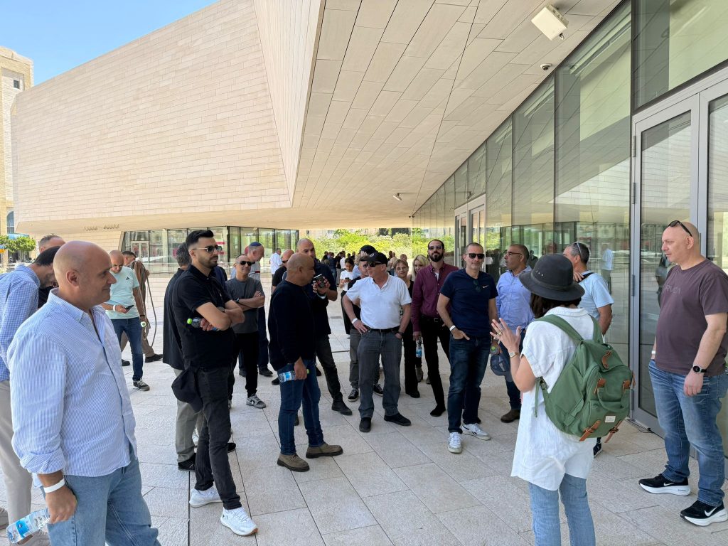 מנהיגות ותרבות המחלוקת- הנהלת בינת תקשורת ביום עיון במוזיאון